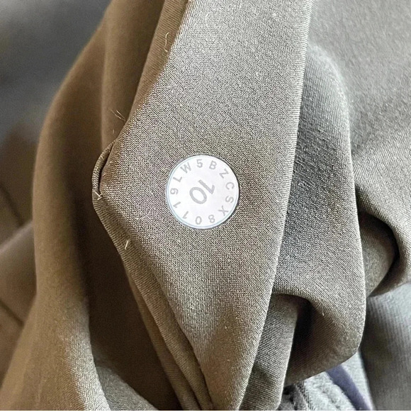Lululemon On the Right Track Pant Size 10 Dark Olive / Black - Picture 13 of 13